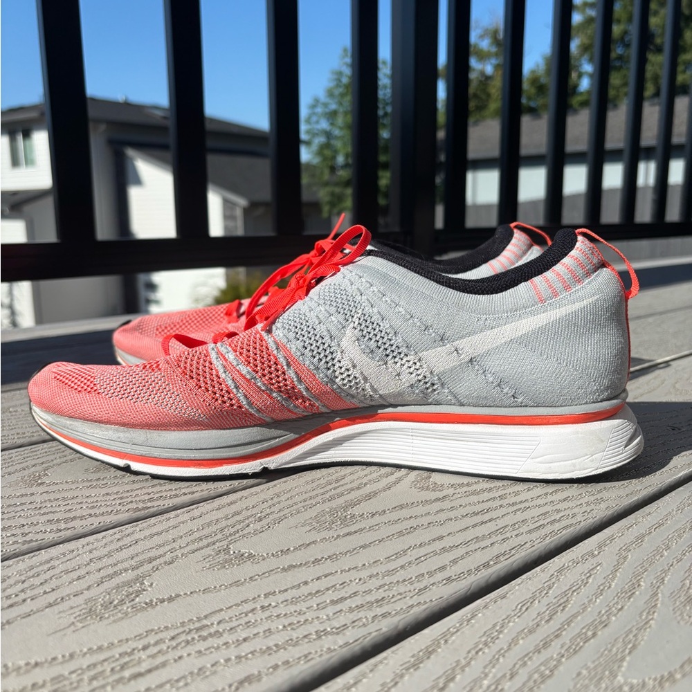 2013 Nike Flyknit Trainer Mens Size 14 Light Grey Coral Red Running (532984-613) - Picture 4 of 10